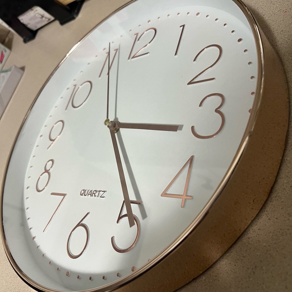 Quartz Rose Gold Wall Clock - Picture 4 of 5